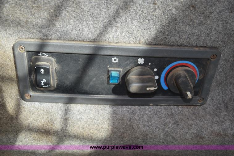 image for item K3449 2006 New Holland L190 skid steer