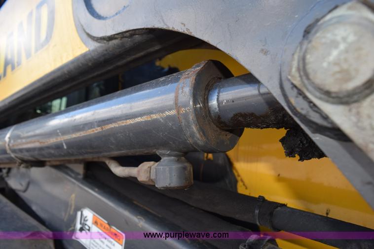 image for item K3449 2006 New Holland L190 skid steer