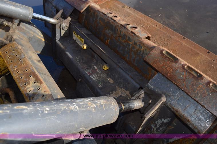 image for item K3449 2006 New Holland L190 skid steer