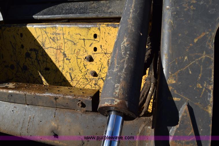 image for item K3449 2006 New Holland L190 skid steer