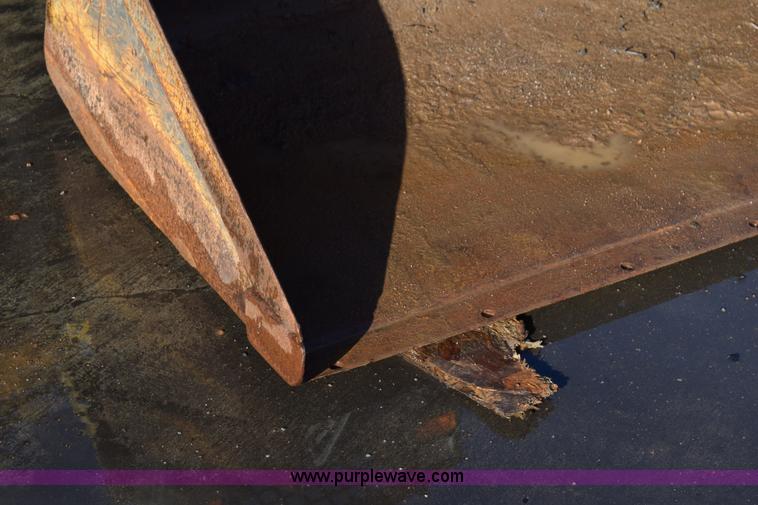 image for item K3449 2006 New Holland L190 skid steer