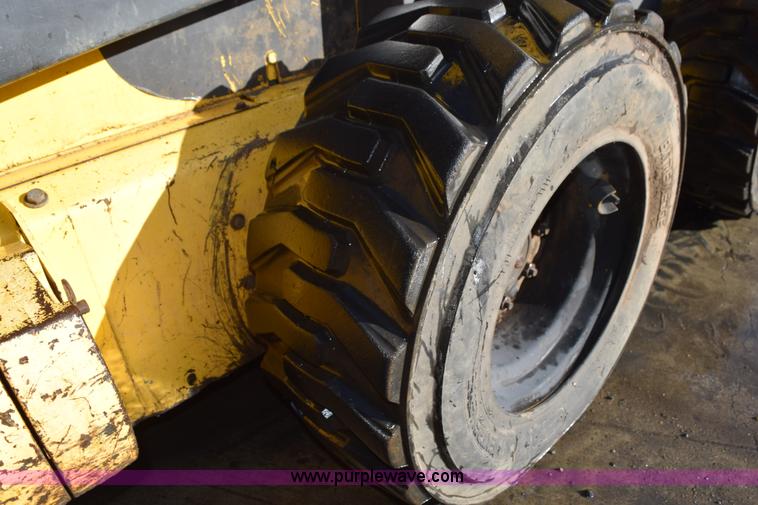 image for item K3449 2006 New Holland L190 skid steer