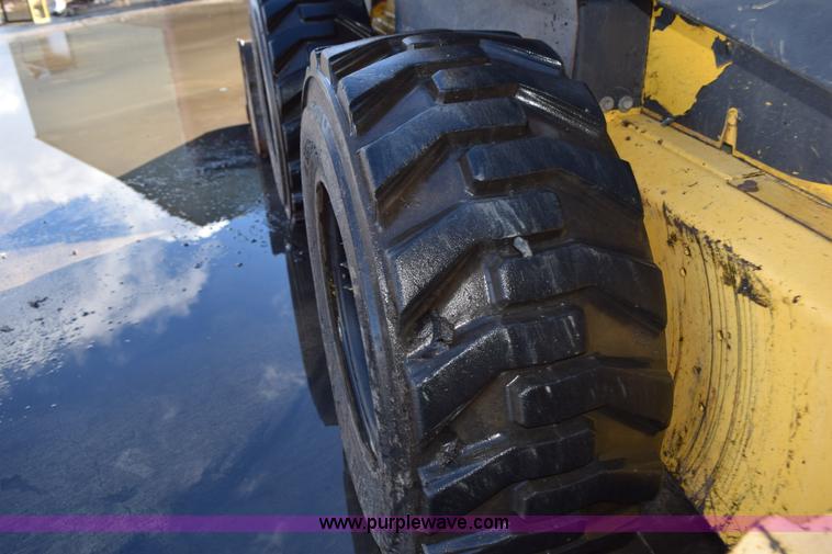 image for item K3449 2006 New Holland L190 skid steer