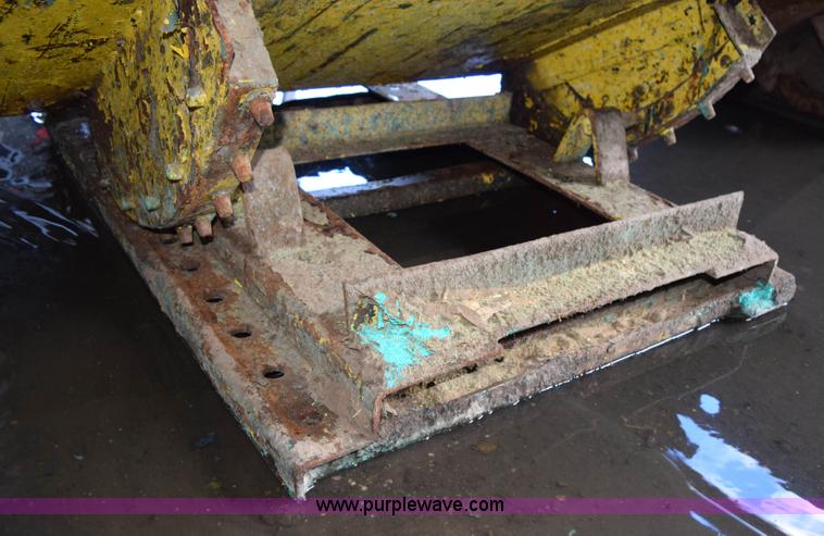 image for item K3467 (3) self-dumping hoppers