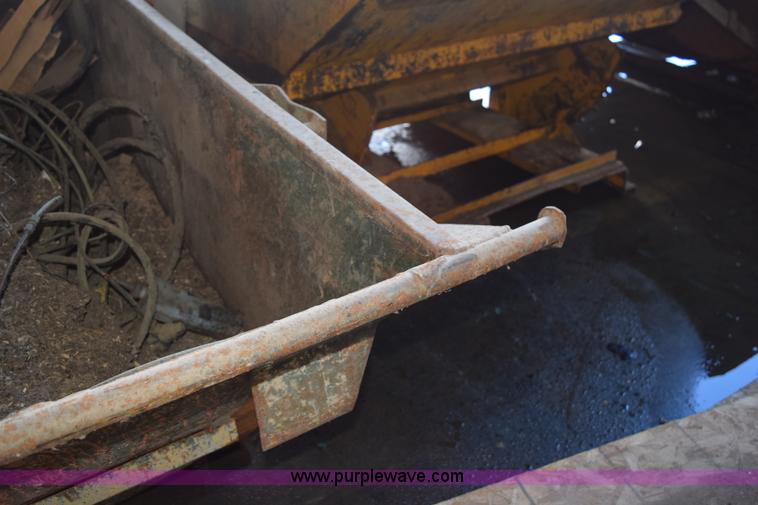 image for item K3468 Assorted self-dumping hoppers and dumpsters