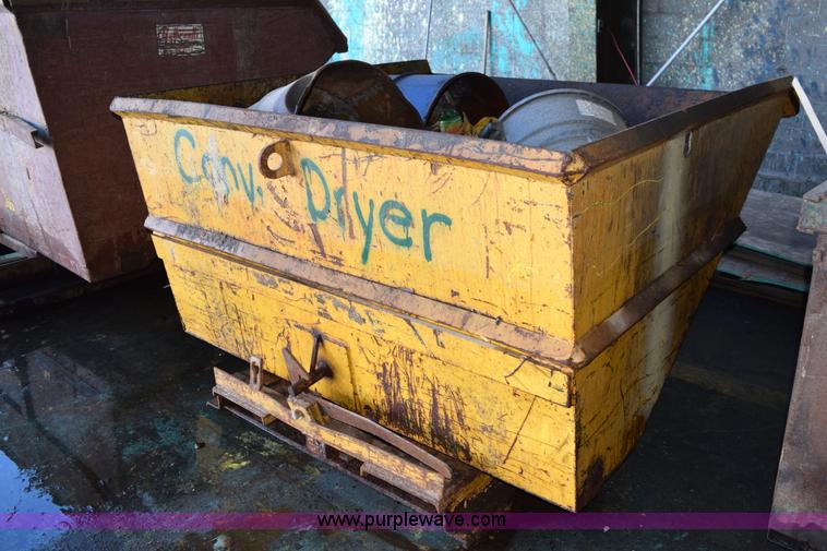 image for item K3468 Assorted self-dumping hoppers and dumpsters