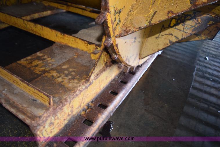 image for item K3468 Assorted self-dumping hoppers and dumpsters