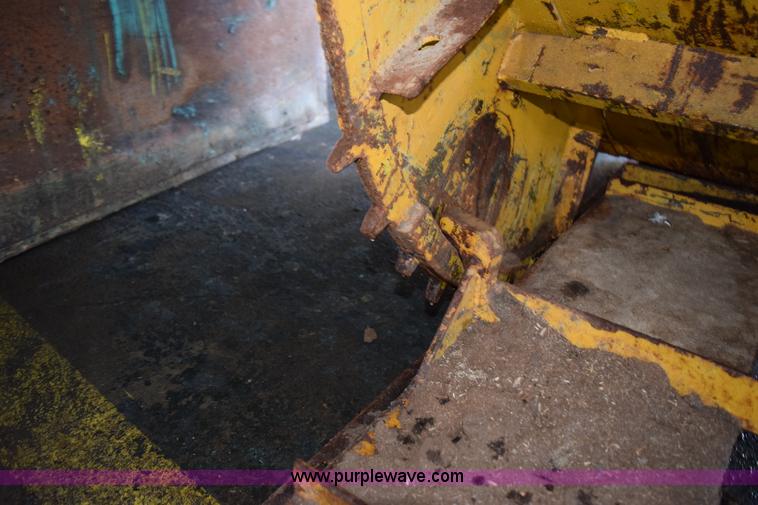 image for item K3468 Assorted self-dumping hoppers and dumpsters