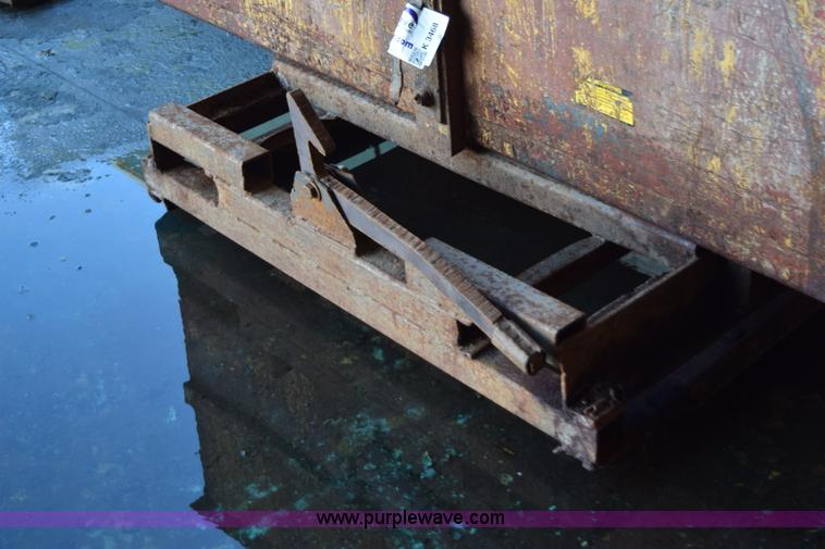 image for item K3468 Assorted self-dumping hoppers and dumpsters