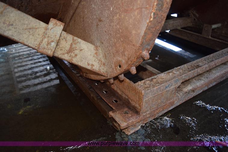 image for item K3468 Assorted self-dumping hoppers and dumpsters