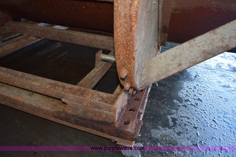 image for item K3468 Assorted self-dumping hoppers and dumpsters