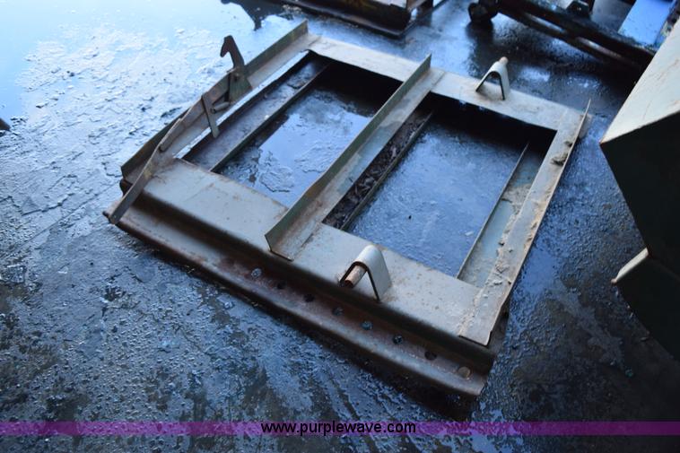 image for item K3469 (4) self-dumping hoppers