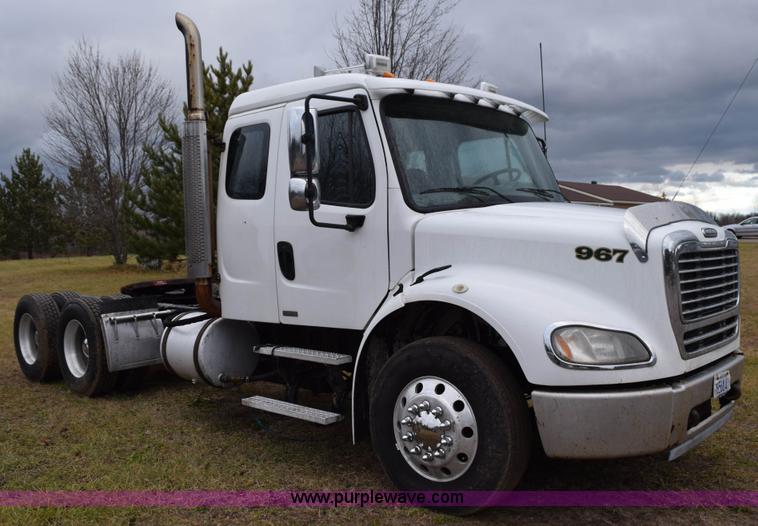 image for item K3480 2005 Freightliner Business Class M2 semi truck