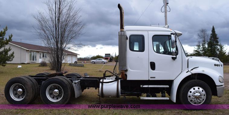 image for item K3480 2005 Freightliner Business Class M2 semi truck