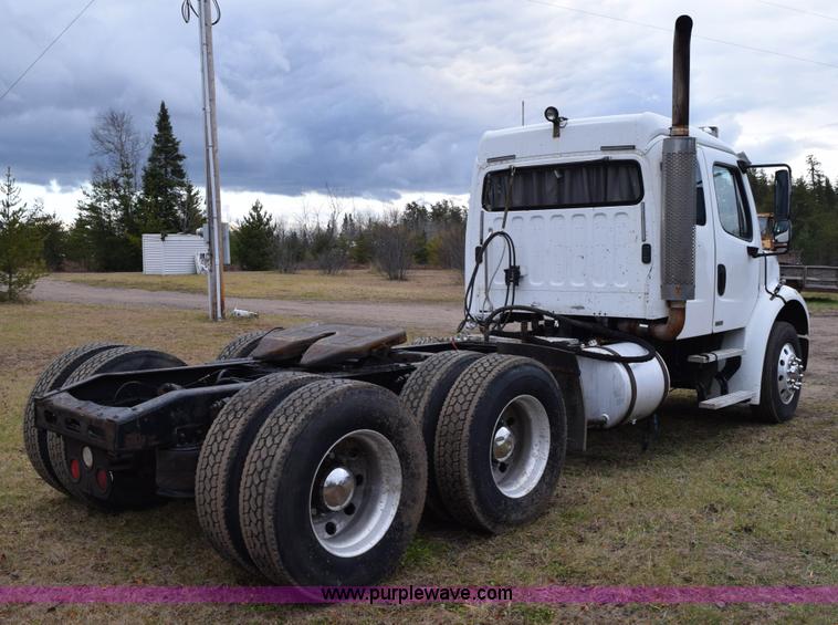 image for item K3480 2005 Freightliner Business Class M2 semi truck