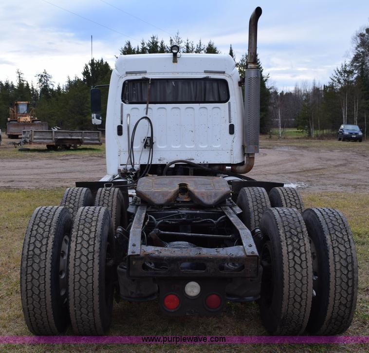 image for item K3480 2005 Freightliner Business Class M2 semi truck