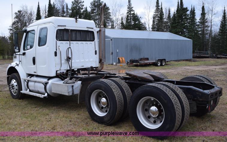 image for item K3480 2005 Freightliner Business Class M2 semi truck