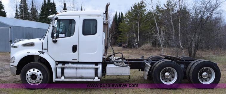 image for item K3480 2005 Freightliner Business Class M2 semi truck