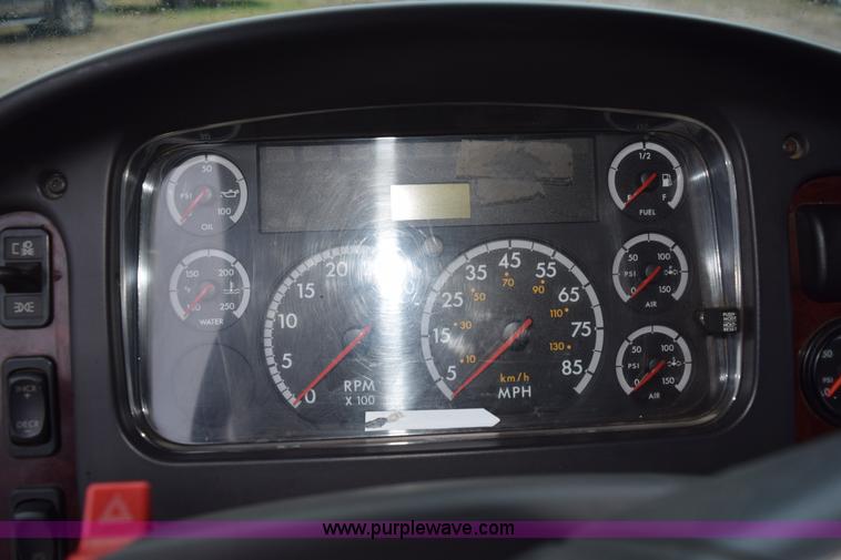 image for item K3480 2005 Freightliner Business Class M2 semi truck