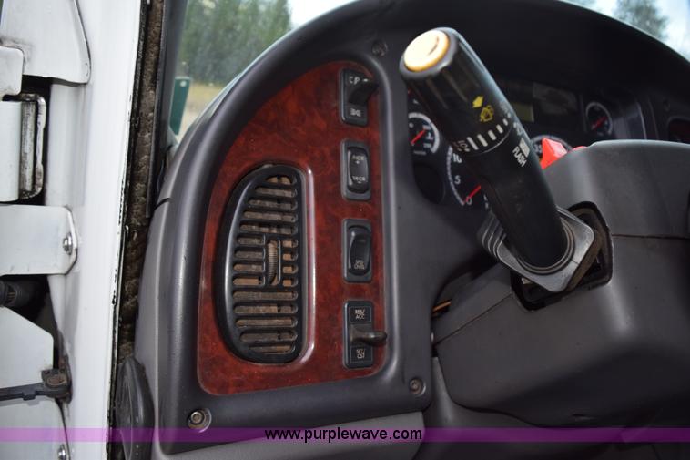 image for item K3480 2005 Freightliner Business Class M2 semi truck