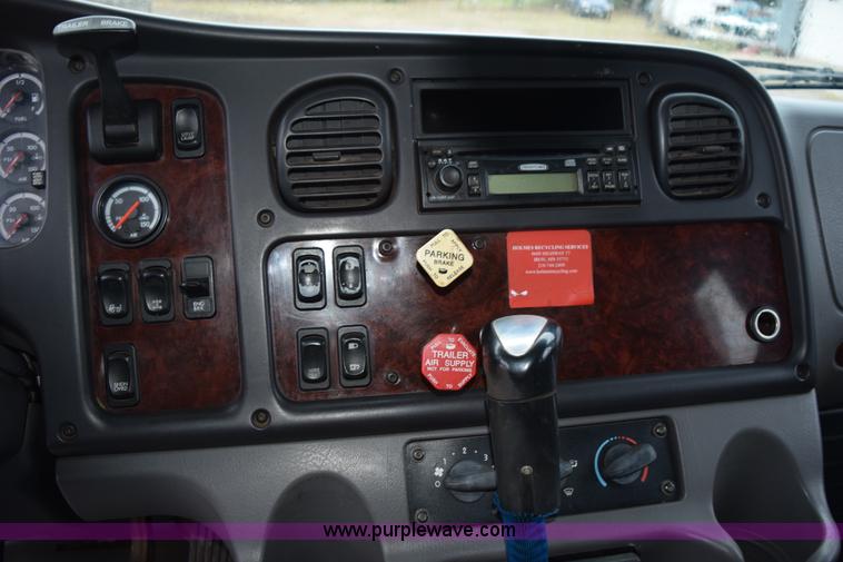 image for item K3480 2005 Freightliner Business Class M2 semi truck