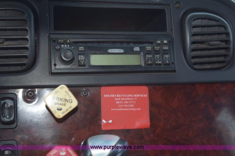 image for item K3480 2005 Freightliner Business Class M2 semi truck