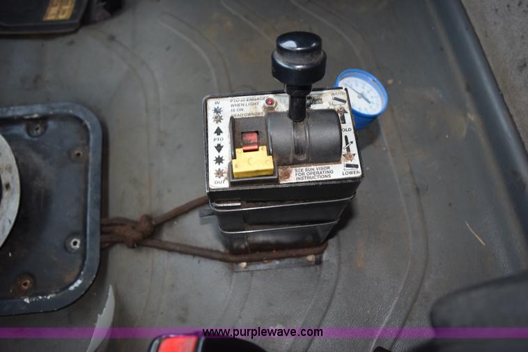 image for item K3480 2005 Freightliner Business Class M2 semi truck