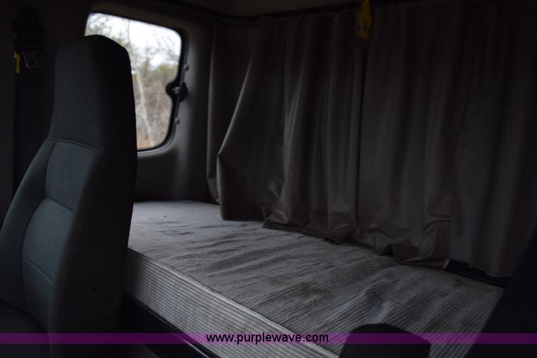 image for item K3480 2005 Freightliner Business Class M2 semi truck