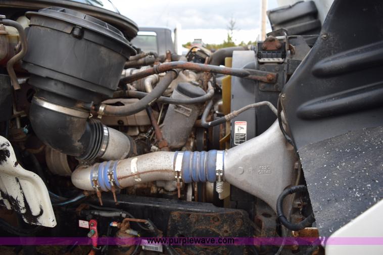 image for item K3480 2005 Freightliner Business Class M2 semi truck