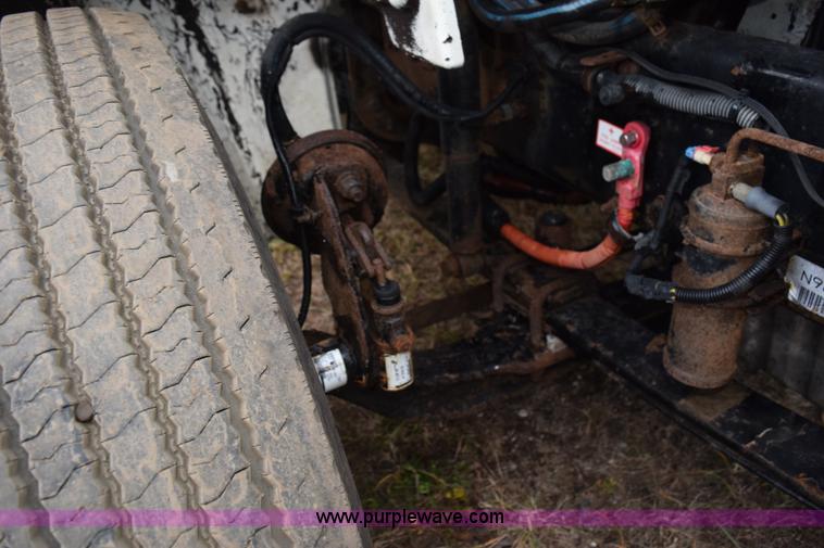 image for item K3480 2005 Freightliner Business Class M2 semi truck