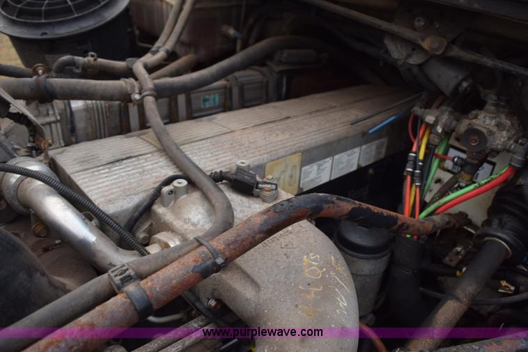 image for item K3480 2005 Freightliner Business Class M2 semi truck