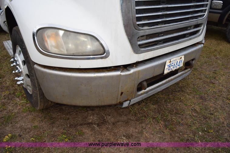 image for item K3480 2005 Freightliner Business Class M2 semi truck