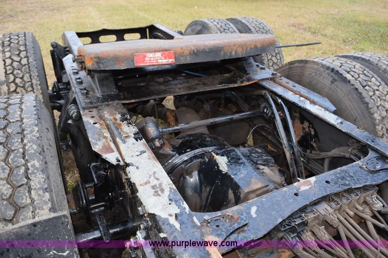 image for item K3480 2005 Freightliner Business Class M2 semi truck