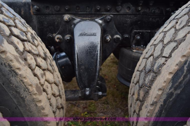 image for item K3480 2005 Freightliner Business Class M2 semi truck