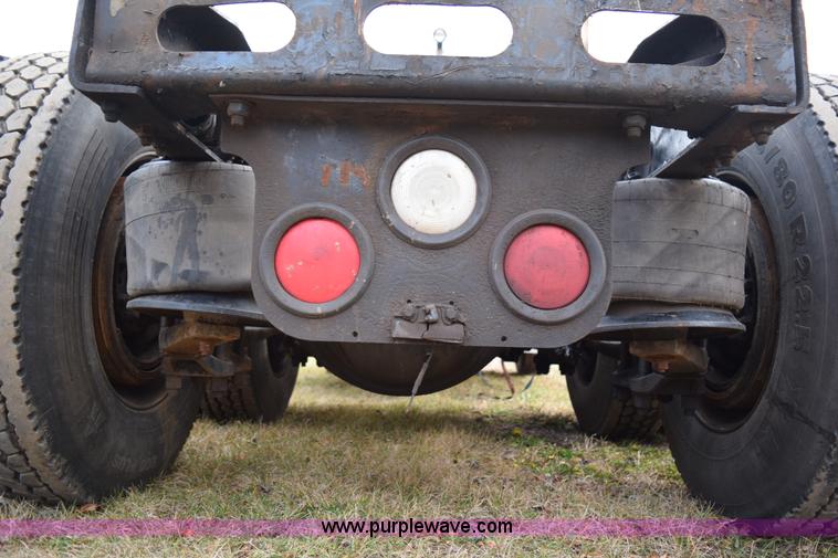 image for item K3480 2005 Freightliner Business Class M2 semi truck