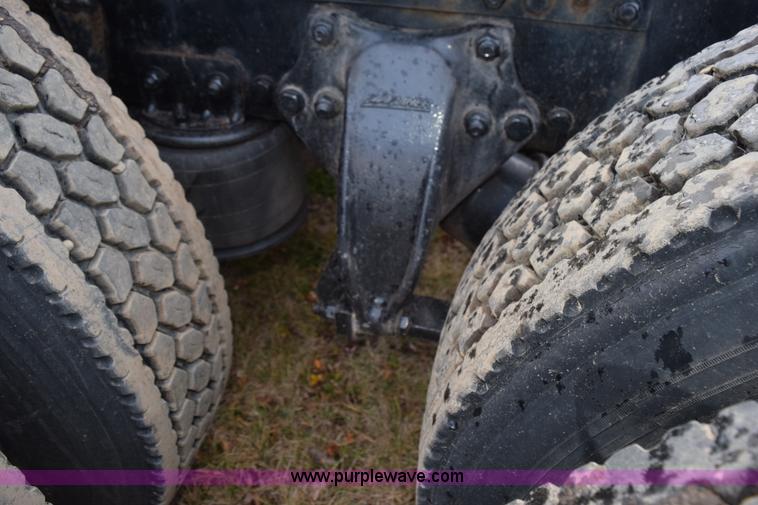 image for item K3480 2005 Freightliner Business Class M2 semi truck