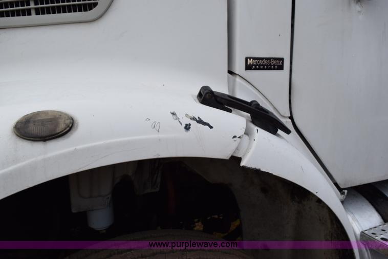 image for item K3480 2005 Freightliner Business Class M2 semi truck