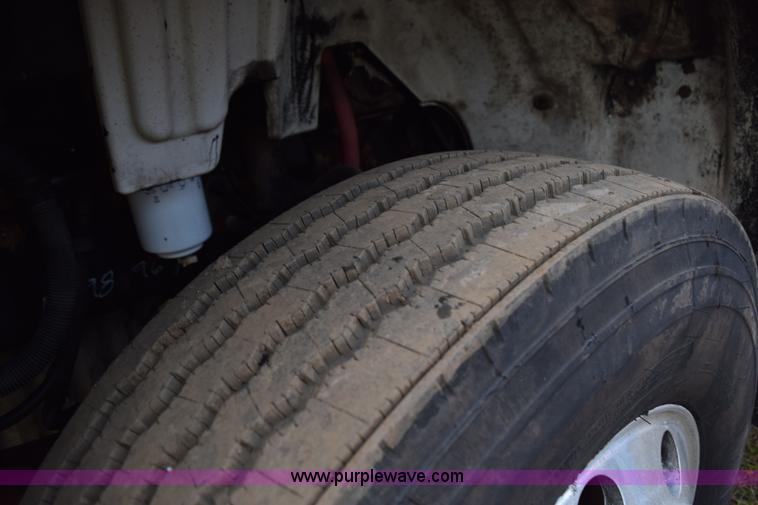 image for item K3480 2005 Freightliner Business Class M2 semi truck