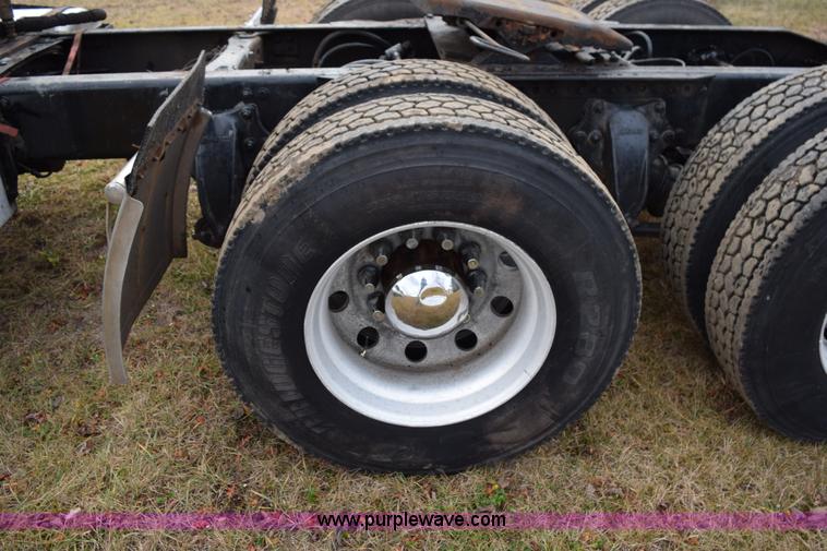 image for item K3480 2005 Freightliner Business Class M2 semi truck