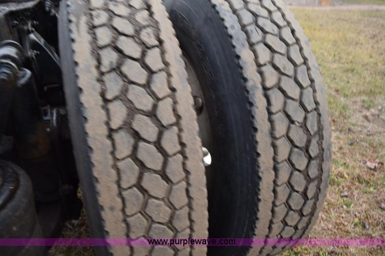 image for item K3480 2005 Freightliner Business Class M2 semi truck