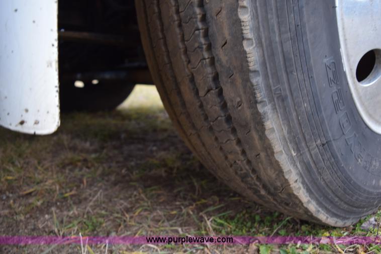 image for item K3480 2005 Freightliner Business Class M2 semi truck