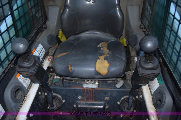 image for item K3483 2000 Bobcat 864 skid steer