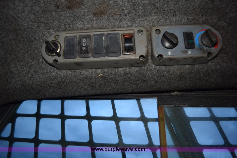 image for item K3483 2000 Bobcat 864 skid steer