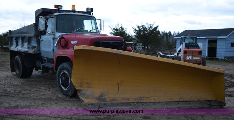 image for item K3484 1988 Ford L8000 dump truck