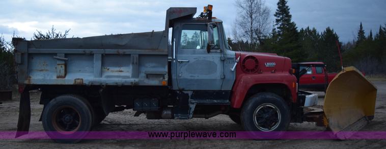 image for item K3484 1988 Ford L8000 dump truck