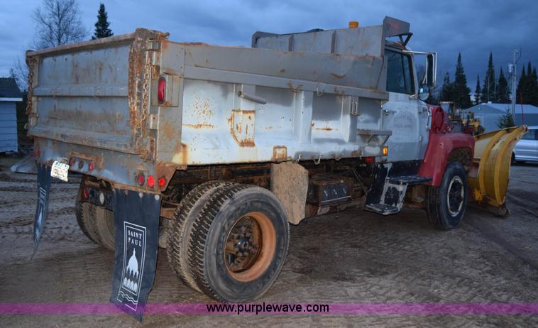 image for item K3484 1988 Ford L8000 dump truck