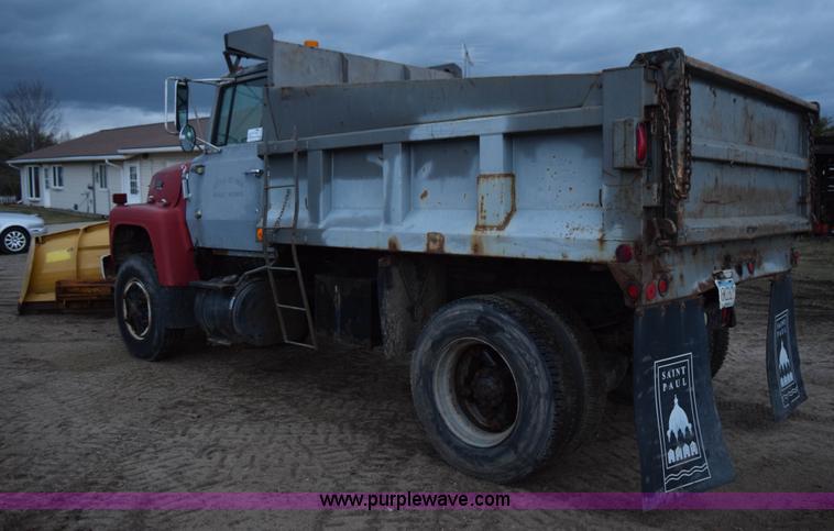 image for item K3484 1988 Ford L8000 dump truck
