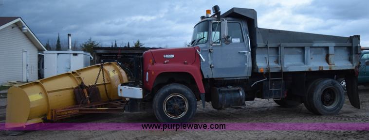 image for item K3484 1988 Ford L8000 dump truck