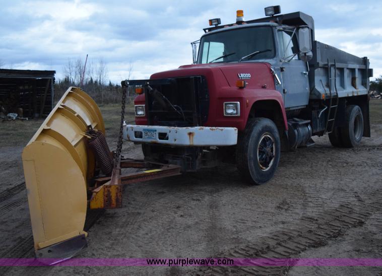 image for item K3484 1988 Ford L8000 dump truck