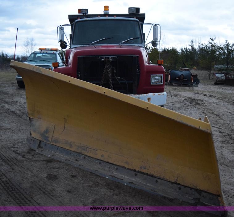 image for item K3484 1988 Ford L8000 dump truck